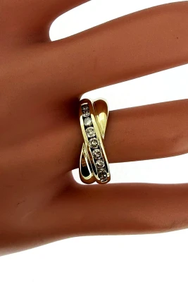 0.50ct Diamond & 9ct Gold 7.5mm Cross Over Band -4.0g