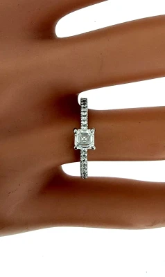 0.88ct Natural Diamond & Platinum Solitaire Ring 3.4g