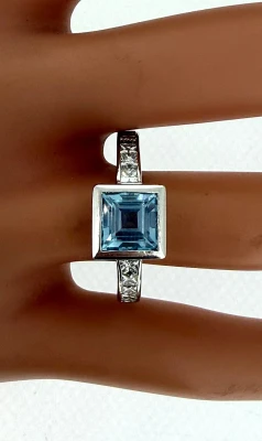 2.00ct Aquarmarine & 0.50ct Diamond/Platinum Dress Ring 7.8g