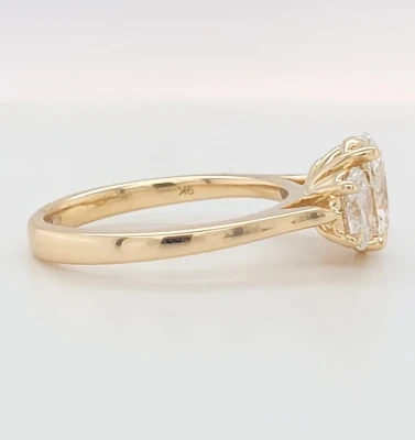 1.71ct Lab Grown Diamond & 9ct Gold Trilogy Ring (Ovals) 3.7g size M