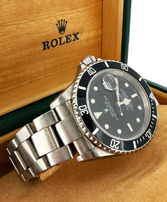 Rolex 40mm Submariner Date -Stainless Steel 2004 Box & Papers Model: 16610