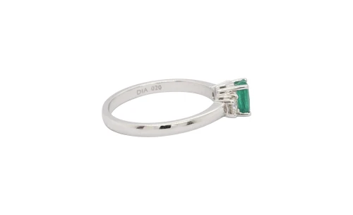 0.40ct Emerald & 0.20ct Diamond Trilogy Ring - 18ct White Gold 3.2g