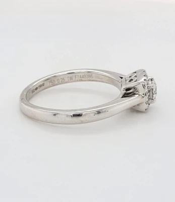 0.25ct Diamond & 18ct White Gold Halo/Solitaire Ring 3.0g