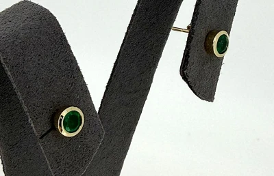 0.84ctEmerald & 9ct Gold Stud Earrings 1.0g