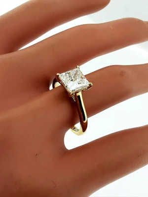 2.04ct Lab Grown Diamond & 18ct Gold Solitaire Ring 4.1g
