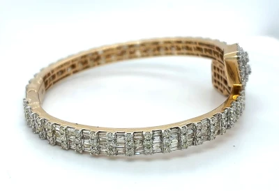 4.50ct Diamond & 14ct Gold Cross Over Bangle 26.3g