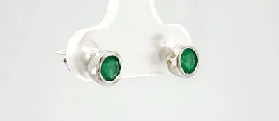 0.84ct Emerald & 9ct White Gold Stud Earrings 1.0g