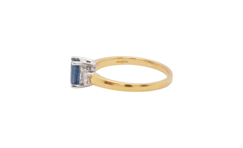0.90ct Sapphire & 0.18ct Diamond Trilogy Ring-18ct Gold 3.0g