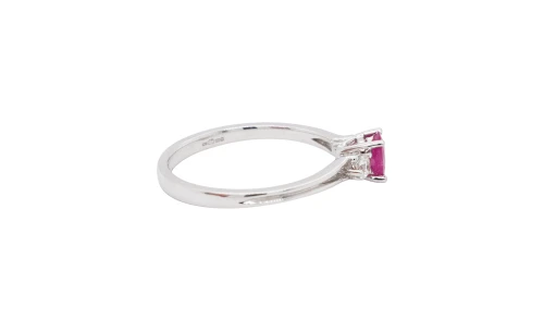 0.35ct Ruby & 0.14ct Diamond Trilogy Ring- 18ct White Gold 2.34g