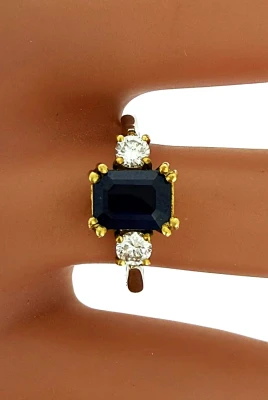 0.70ct Sapphire & 0.20ct Diamond Trilogy Ring-18ct Gold 3.18g