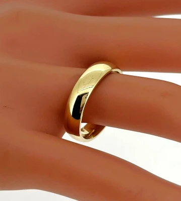 5.0mm 9ct Gold Slight Court Wedding Band 6.0g