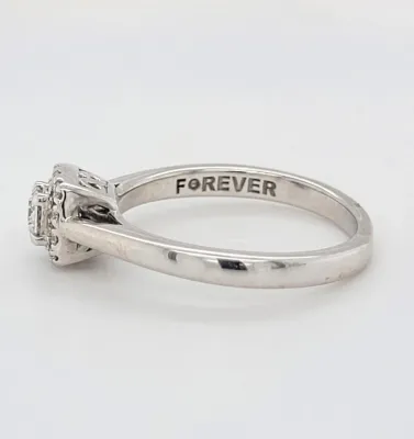 0.25ct Diamond & 18ct White Gold Halo/Solitaire Ring 3.0g