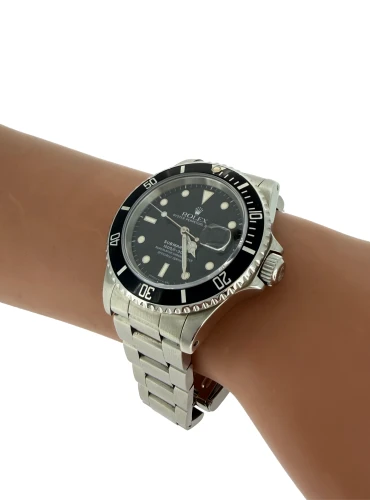 Rolex 40mm Submariner Date - Stainless Steel (1995 Box & Papers) Model: 16610