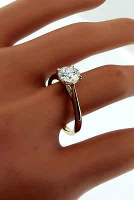 1.02ct Lab Grown Diamond & 9ct Gold Solitaire Ring 2.47g