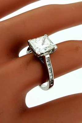 2.50ct Diamond & 18ct White Gold Solitaire Ring 3.4g