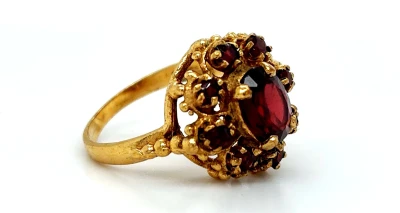 1.40ct Garnet & 9ct Gold Dress Ring 4.0g