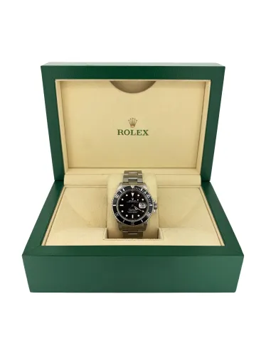 Rolex 40mm Submariner Date - Stainless Steel (1995 Box & Papers) Model: 16610