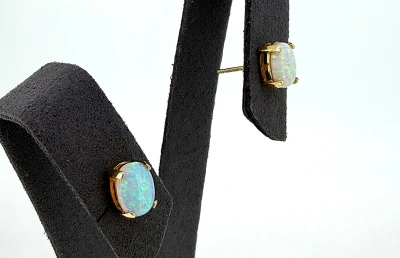 Opal & 9ct Gold Stud Earrings (8.00mm x 6.00mm) 1.2g