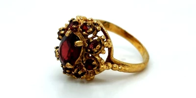 1.40ct Garnet & 9ct Gold Dress Ring 4.0g