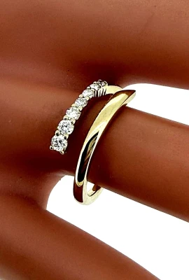 0.22ct Lab Grown Diamond & 9ct Gold Cross Over Ring 2.2g