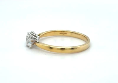 0.50ct Diamond & 18ct Gold Trilogy Ring 2.5g