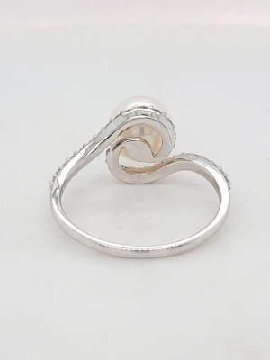 Pearl & 0.25ct Diamond Swirl Ring -18ct White Gold 2.7g