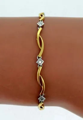 0.06ct Diamond & 9ct Gold Ornate Bracelet 7.5 Inch 3.5g