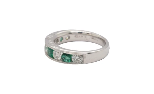0.60ct Emerald & 0.87ct Diamond Band-18ct White Gold 6.56g