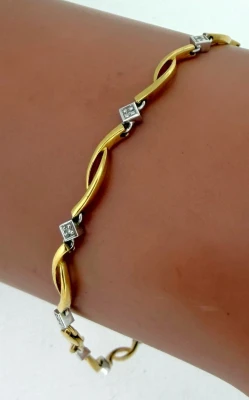 0.06ct Diamond & 9ct Gold Ornate Bracelet 7.5 Inch 3.5g