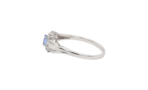 0.25ct Tanzanite & Diamond Dress Ring- 18ct White Gold 3.6g