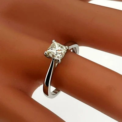 0.75ct Natural Diamond & Platinum Solitaire Ring 4.4g