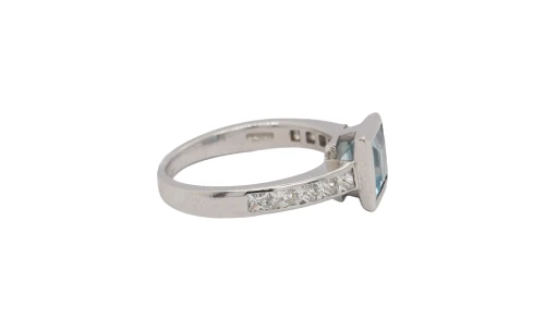2.00ct Aquarmarine & 0.50ct Diamond/Platinum Dress Ring 7.8g