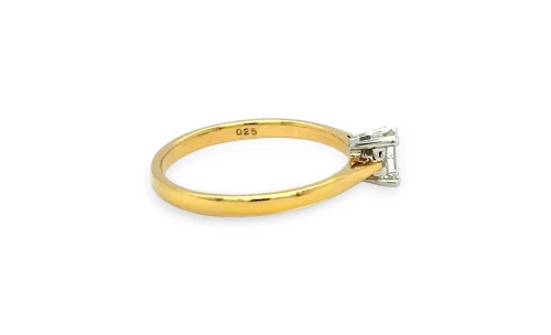 0.25ct Natural Emerald Cut Diamond & 18ct Gold Solitaire Ring 2.61g