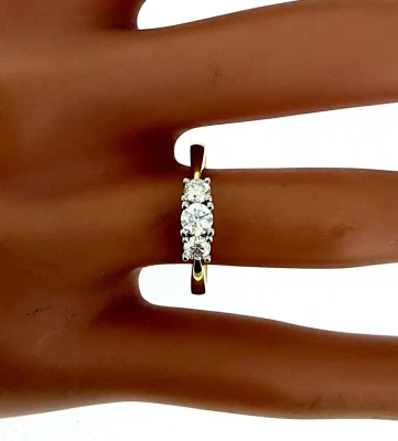 0.50ct Diamond & 18ct Gold Trilogy Ring 2.5g