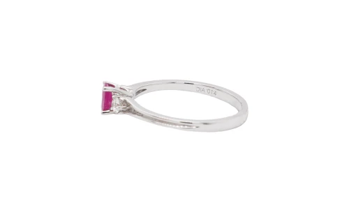 0.35ct Ruby & 0.14ct Diamond Trilogy Ring- 18ct White Gold 2.34g